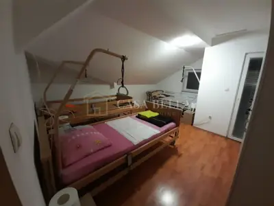 House 200 m², Mahićno - business potential and yard 760 m² - 13