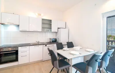 Kuća 400 m², Supetar na Braču, mirna lokacija blizu centra i mora - 2