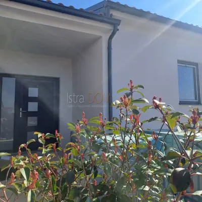 Kuća 135 m², Šikići kod Pule - prizemnica s garažom