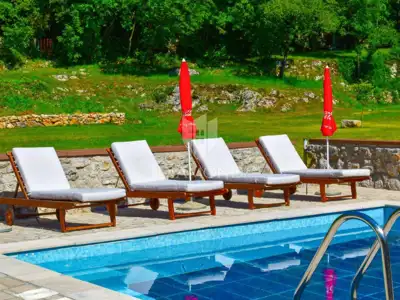 Grundstück 4.114 m², Veprinac - 3 Häuser und Pool - 3
