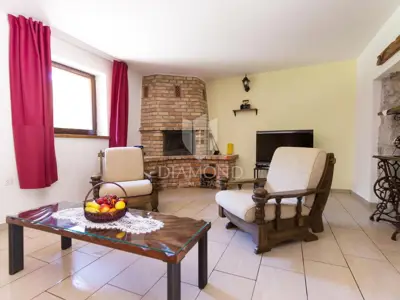 Grundstück 4.114 m², Veprinac - 3 Häuser und Pool - 10