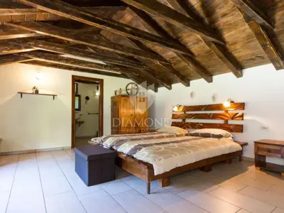 Grundstück 4.114 m², Veprinac - 3 Häuser und Pool - 20
