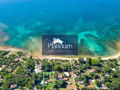 Grundstück 500 m², Peroj - 30 m vom Meer und Strand