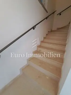 Haus 150 m², Krk - Pool und Grundstück 754 m² - 17