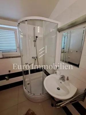 Haus 150 m², Krk - Pool und Grundstück 754 m² - 22