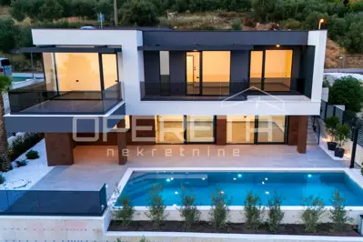 Vila 274 m², Krilo Jesenice - 100 m od mora - 12