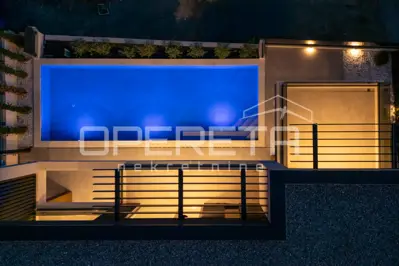 Vila 274 m², Krilo Jesenice - 100 m od mora - 16