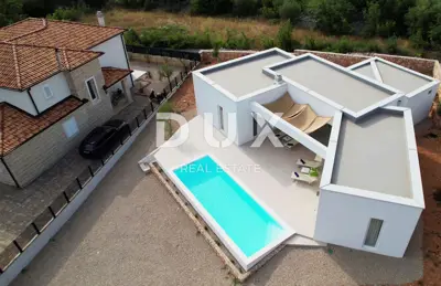 Villa 135 m², Linardići - pool and sea view