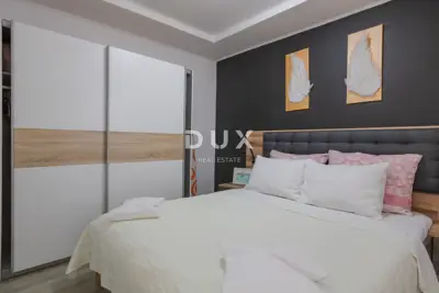 Vodice, Villa mit 7 Apartments und Pool - 12