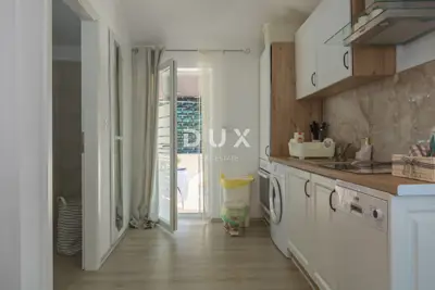 Vodice, Villa mit 7 Apartments und Pool - 18