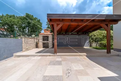 House for sale in Kaštelir, 165 m² - 21