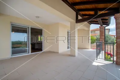 House for sale in Kaštelir, 165 m² - 11