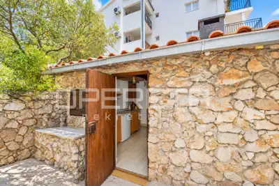 Kuća 475 m², Čiovo - drugi red uz more - 19