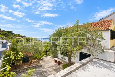 Kuća 475 m², Čiovo - drugi red uz more - 12