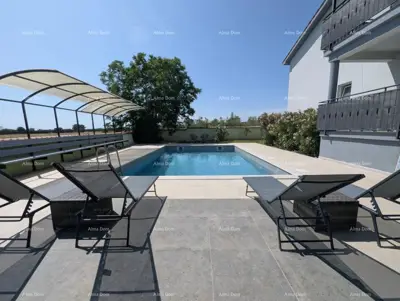 House 1,200 m², Pula - Šijana, two pools and yard - 4