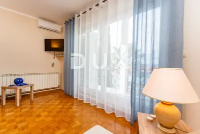 Haus 300 m², Malinska - 100 m vom Meer, 4 Apartments - 21