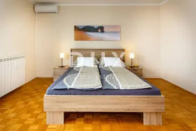 Haus 300 m², Malinska - 100 m vom Meer, 4 Apartments - 22