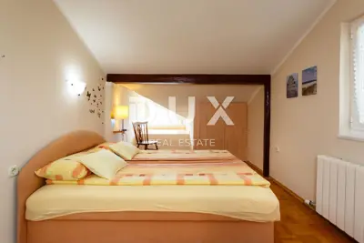 Haus 300 m², Malinska - 100 m vom Meer, 4 Apartments - 7
