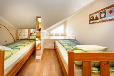 Haus 300 m², Malinska - 100 m vom Meer, 4 Apartments - 16