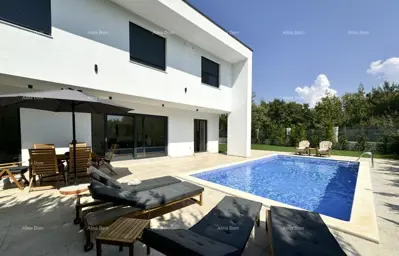 Kuća 178 m², Rovinjsko Selo, bazen i okućnica