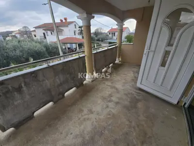 Wohnung mit Garten, Terrasse und Nebengebäude - 4