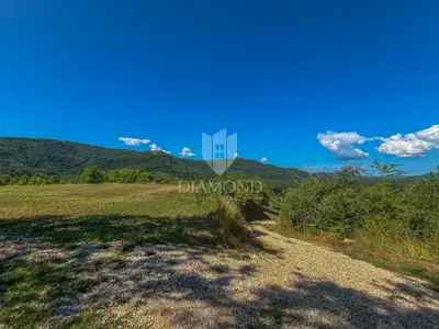 Building plot 1,970 m², Motovun - view of Motovun - 8