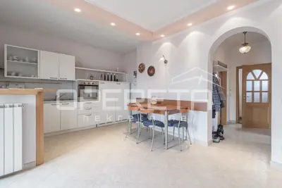 Istria, Poreč - Family house with three residential units and sea view