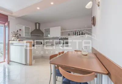 Istria, Poreč - Family house with three residential units and sea view - 2