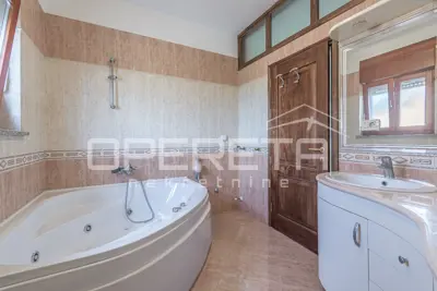 Istria, Poreč - Family house with three residential units and sea view - 6
