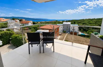 Stan 91 m², Krk - pogled na more i okućnica