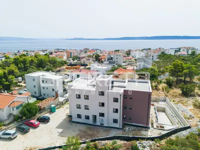 Okrug Gornji, dvosoban stan S7 s krovnom terasom i bazenom - 11