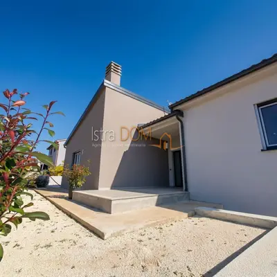 House 135 m², Šikići, Pula - garage and terrace with jacuzzi