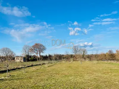 Kuća 160 m², Loborika - blizina Pule i građevinsko zemljište - 3