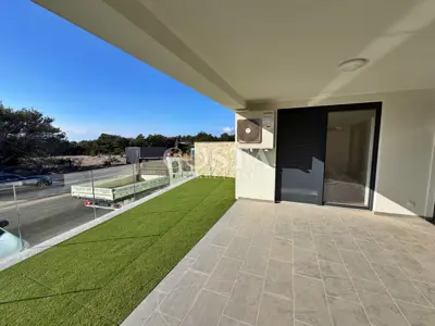 Stan 64,65 m², Povljana - vrt i terasa 22,62 m²
