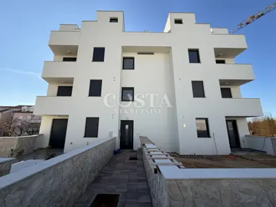 Stan 64,65 m², Povljana - vrt i terasa 22,62 m² - 14