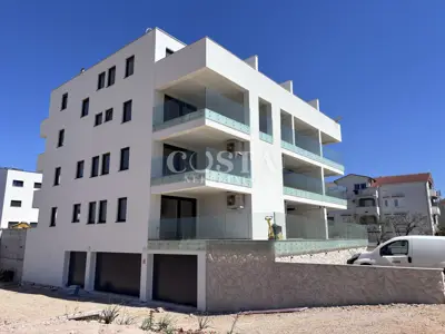 Stan 64,65 m², Povljana - vrt i terasa 22,62 m² - 13