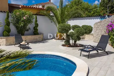 Haus 160 m², Štinjan - Pool und gepflegter Garten - 3