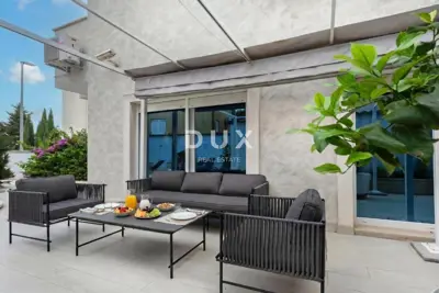 Haus 160 m², Štinjan - Pool und gepflegter Garten - 6