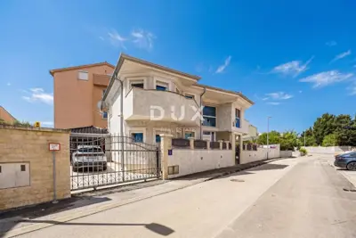 Haus 160 m², Štinjan - Pool und gepflegter Garten - 8