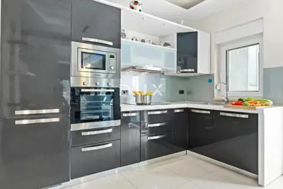 Haus 160 m², Štinjan - Pool und gepflegter Garten - 12