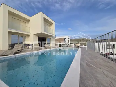 Moderna vila s bazenom i pogledom na more – 150 m od plaže - 22