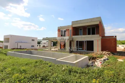 Kuća 155 m², Labin - bazen i okućnica - 4