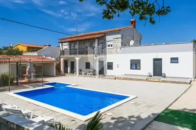 House 256 m², Duga Uvala - pool and quiet location
