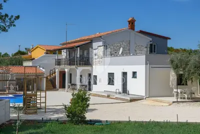 House 256 m², Duga Uvala - pool and quiet location - 16