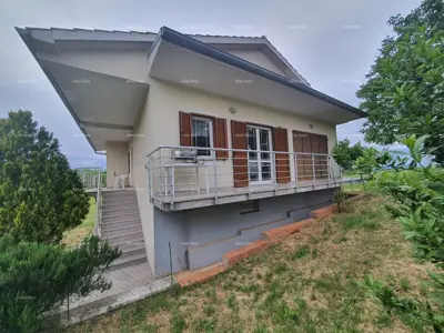 Family house with garage, tavern, and the possibility of purchasing additional land – 30 minutes from Pula