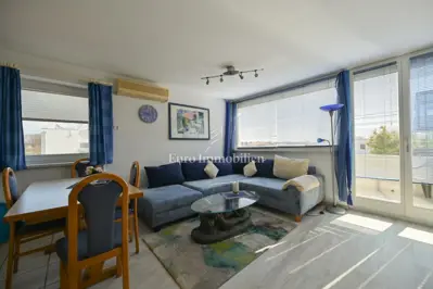 Istra, Novigrad - kuća s 2 stana i garažom - 2