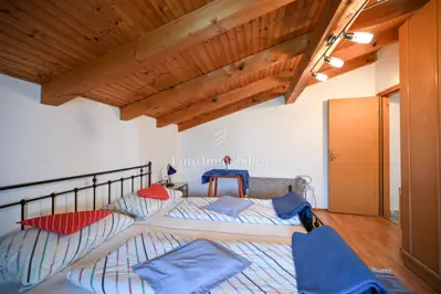 Istra, Novigrad - kuća s 2 stana i garažom - 9