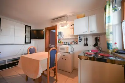 Istra, Novigrad - kuća s 2 stana i garažom - 19