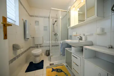 Istra, Novigrad - kuća s 2 stana i garažom - 12