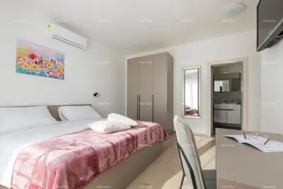 Haus 157 m², Raša - Garten mit Pool und Sonnenbereich - 14